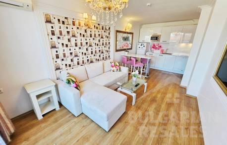 Прекрасен апартамент с огромна тераса - Снимка 1