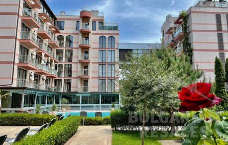 Двуетажен апартамент, 3 стаи, изглед към басейна, комплекс „Tarsis“ - Снимка 11