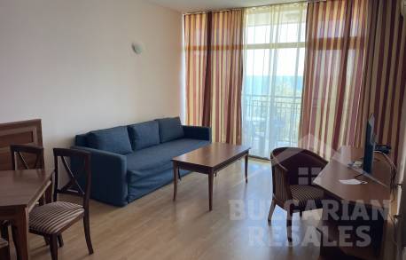 Апартамент с престижно местоположение и прекрасна гледка - Снимка 2