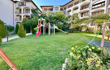 Апартамент в комплекс с прекрасен район - Снимка 10