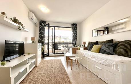 Moderné štúdio s výhľadom na bazén, komplex „U-Dacha“ - Фото1