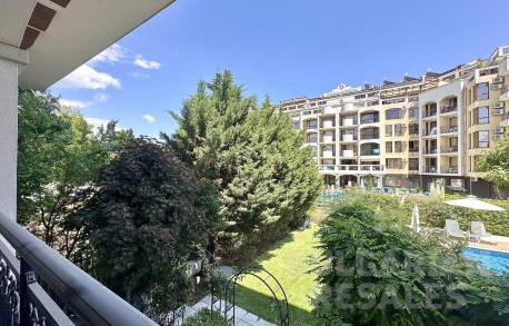 Апартамент с изглед към басейна в съвременния комплекс „U-Dacha“ - Снимка 13