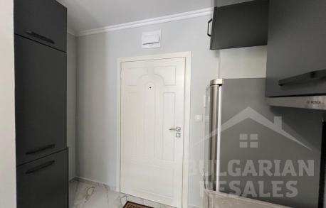 Модерна студия с ремонт, изглед към морето, комплекс „Valencia Gardens“ - Снимка 15