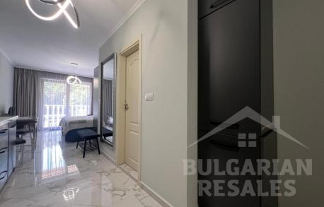 Модерна студия с ремонт, изглед към морето, комплекс „Valencia Gardens“ - Снимка 4