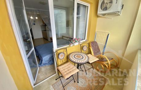 Студио в жилищна сграда, гледка към морето! - Снимка 8