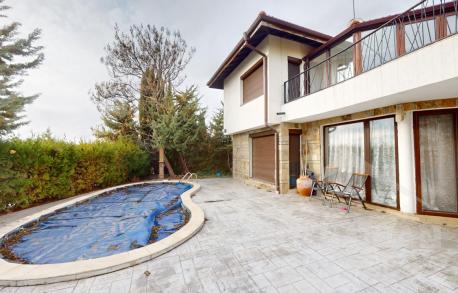 Вила с три спални и частен басейн - Снимка 1