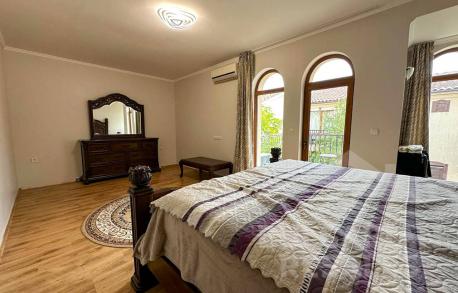 Dvojposchodový apartmán v elitnom komplexe letoviska - Фото5