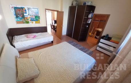 Property in a beautiful location with mountain views - Photo 10