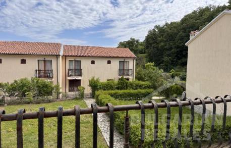 Mestský dom v uzavretom komplexe s bazénom - Фото11