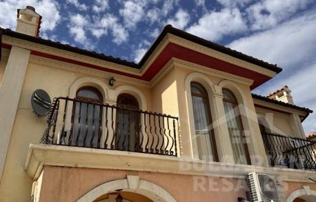 Mestský dom v uzavretom komplexe s bazénom - Фото19