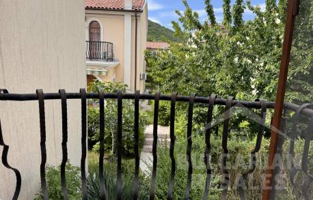 Mestský dom v uzavretom komplexe s bazénom - Фото20