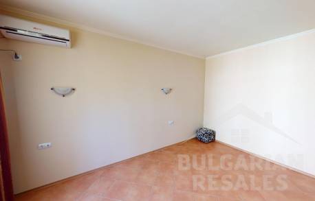 Вила с 5 спални, заобиколена от зеленина - Снимка 11