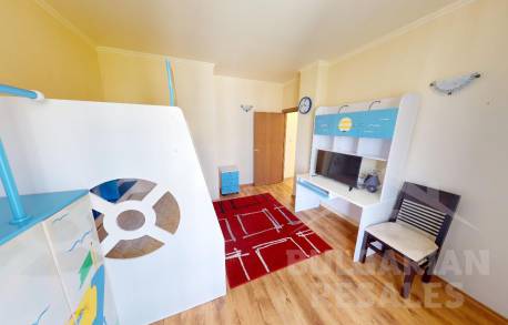 Вила с 5 спални, заобиколена от зеленина - Снимка 21