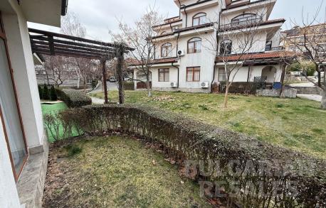 Апартамент на първия етаж на вила - Снимка 10