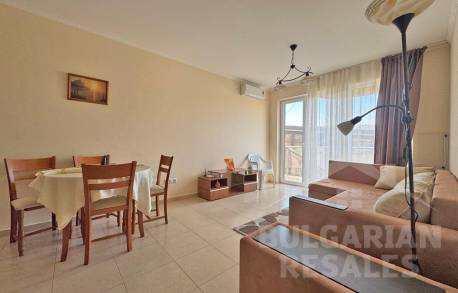 Апартамент с просторна тераса и изглед към планината - Снимка 3