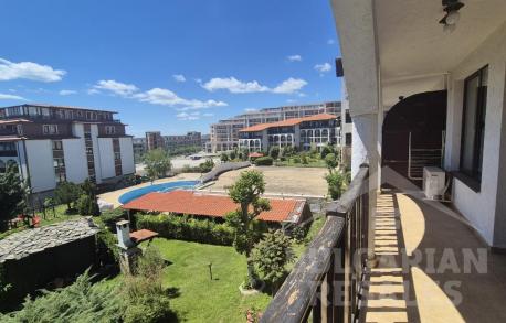 Изглед към басейна! Апартамент в близост до яхтеното пристанище - Снимка 10