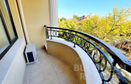 Студио с изглед към зеления парк на брега на морето в Поморие - Снимка 11