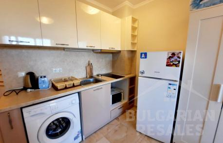 Студио с изглед към зеления парк на брега на морето в Поморие - Снимка 14