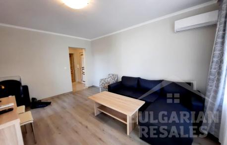 Светъл апартамент с 2 спални и гледка към басейна в Поморие - Снимка 17