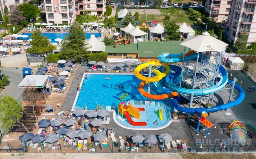 Модерен интериор и изглед към басейна — апартамент в „Tarsis 2“ ID: 5769 - Снимка 14