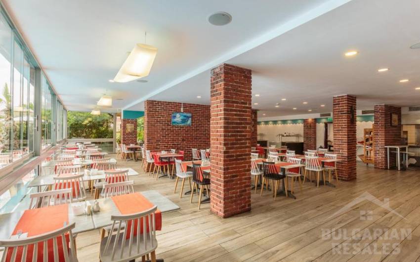 Модерен интериор и изглед към басейна — апартамент в „Tarsis 2“ ID: 5769 - Снимка 15