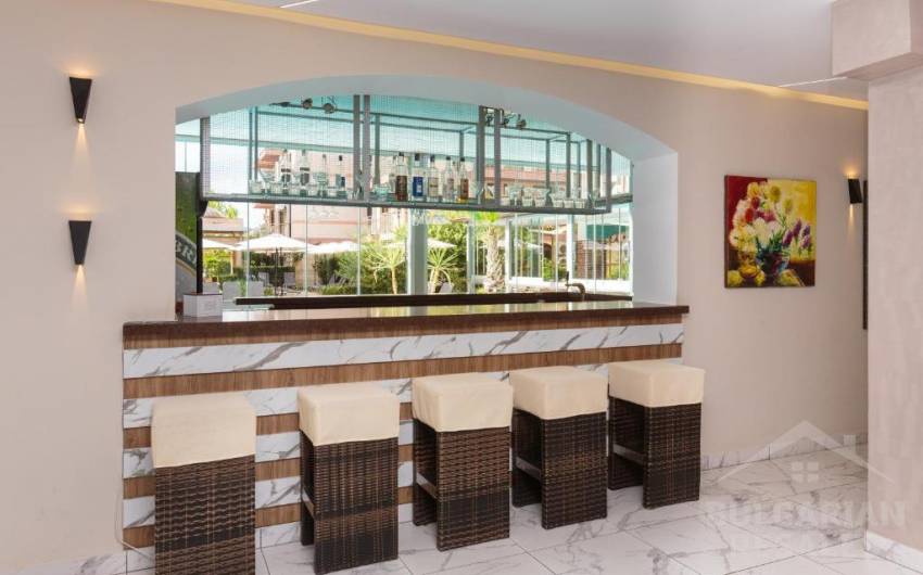 Модерен интериор и изглед към басейна — апартамент в „Tarsis 2“ ID: 5769 - Снимка 17