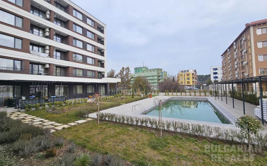 New furnishings, great layout and pool view! - Photo 12