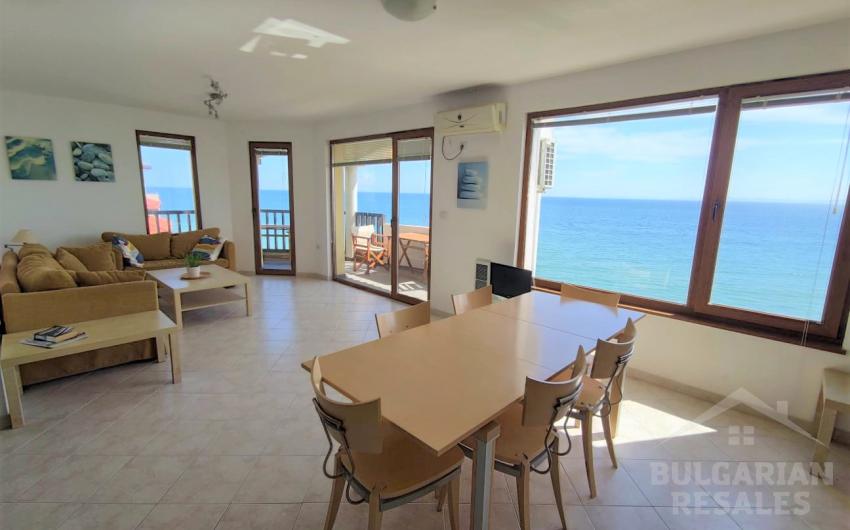 4 rooms with frontal sea view  - Photo 1