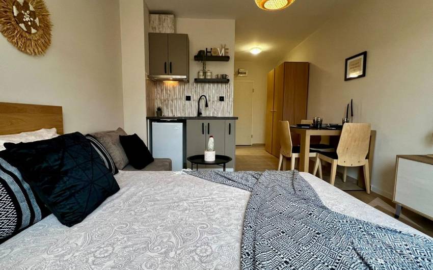 Prvý riadok! Štúdio s dobrým nábytkom, výhľad na bazén. ID: 4157 - Фото11