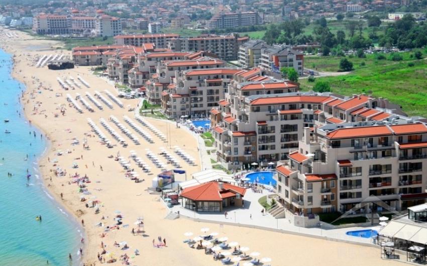 Гледка към морето от апартамент в комплекс Obzor Beach Resort - Снимка 3