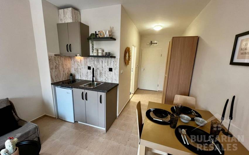 Prvý riadok! Štúdio s dobrým nábytkom, výhľad na bazén. ID: 4157 - Фото4