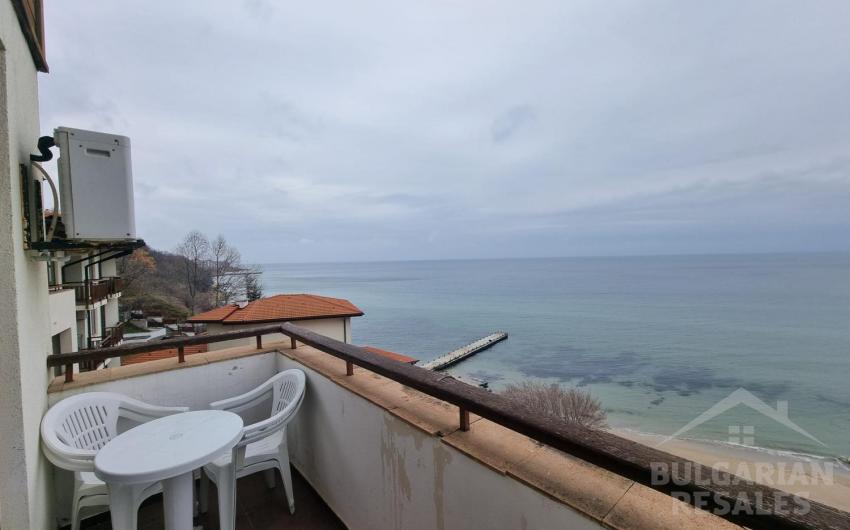 Apartment with frontal sea view on the first line - Photo 2