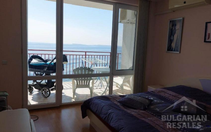 Incredibly beautiful view! Apartment right by the beach - Photo 6