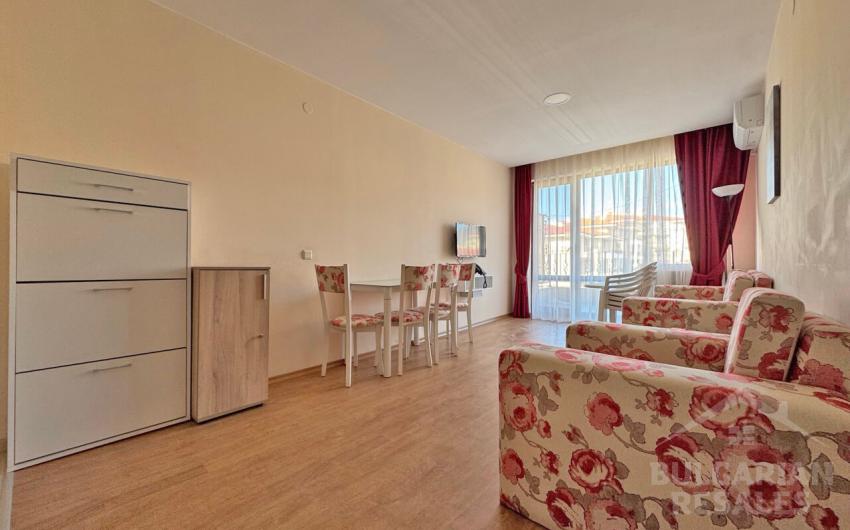 First line! One-bedroom apartment in the Premier Fort Beach complex - Photo 5