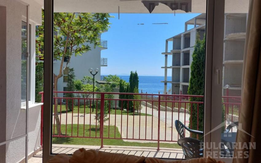 One bedroom apartment with sea view in complex on the fist line  - Photo 2