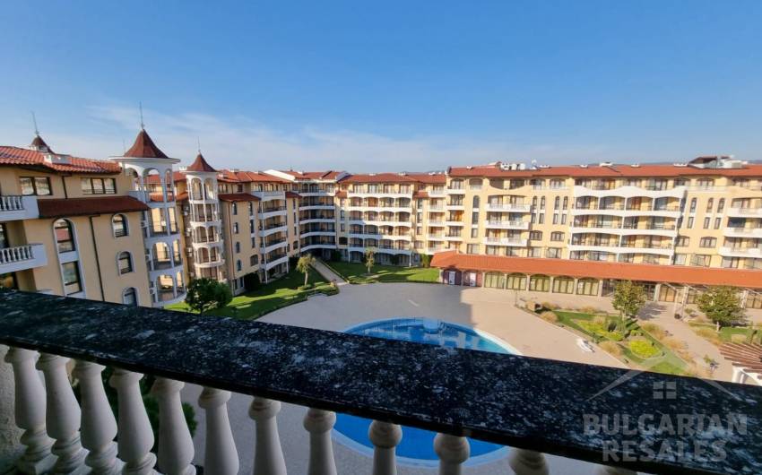 Тристаен апартамент с голяма тераса с изглед към басейн ID: 2302 - Снимка 1