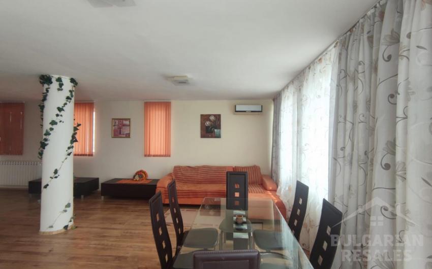 Apartment with a huge terrace in Nessebar - Photo 3