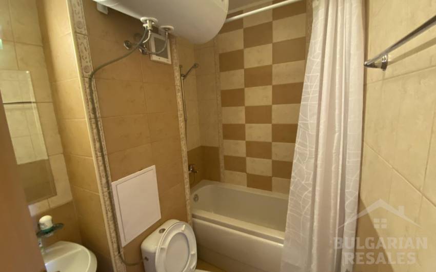 Три стаи с изглед към басейна и територията в Royal Sun ID: 2920 - Снимка 10