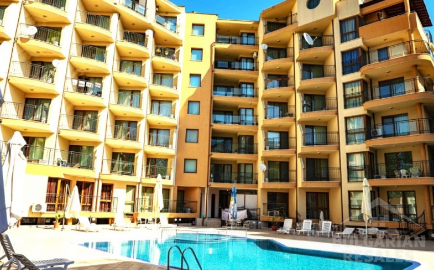 Apartment with separate kitchen and pool view - Photo 1