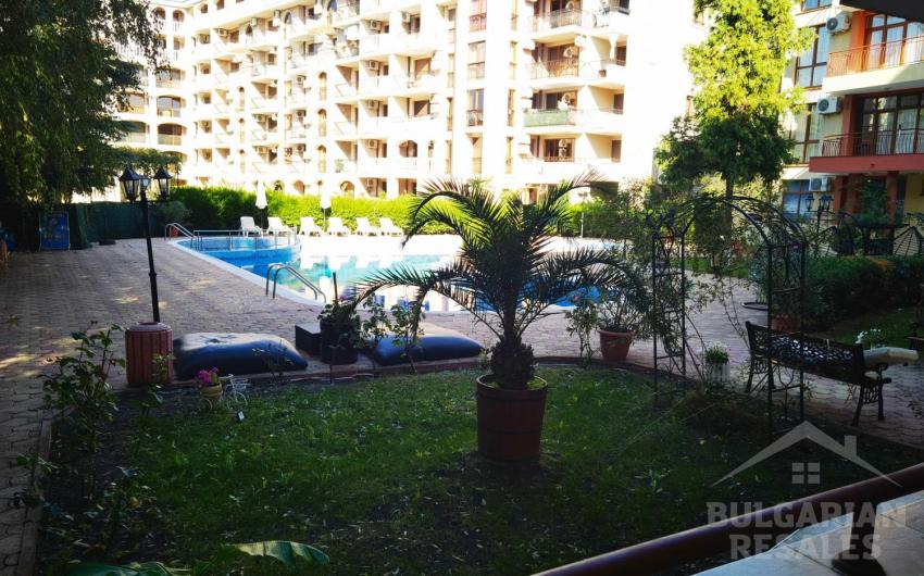 Apartment overlooking the pool in a gated complex - Photo 9