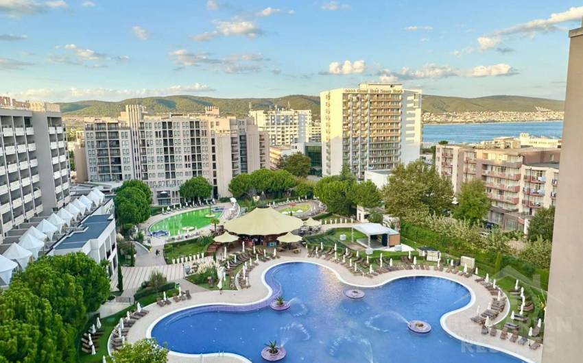 One bedroom apartment with a gorgeous view  ID: 4509 - Photo 1