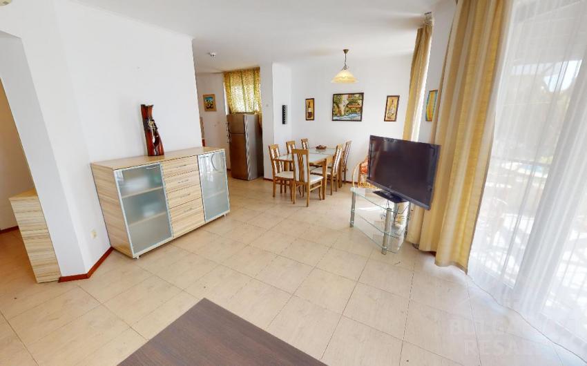 Villa with spacious rooms in a closed complex - Photo 5