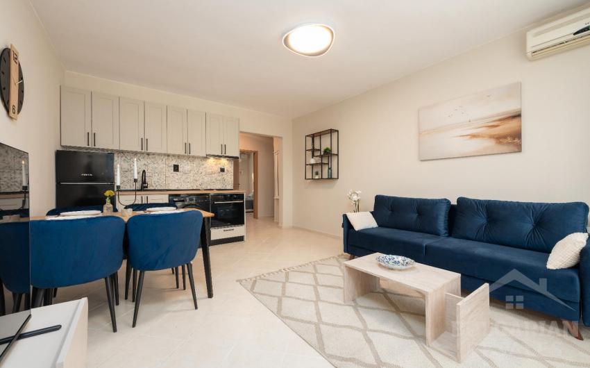 Подходит для постоянного проживания! Дизайнерский ремонт, вид на бассейн - Фото 3