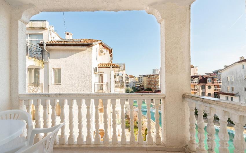 Подходит для постоянного проживания! Дизайнерский ремонт, вид на бассейн - Фото 12