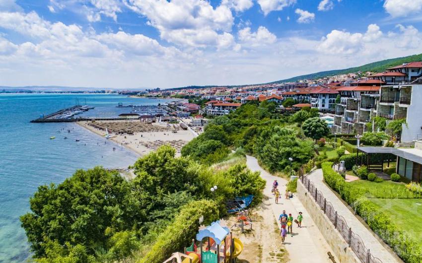 Первая линия и вид на море! Апартамент с 1 спальней в Свети Власе - Фото 21