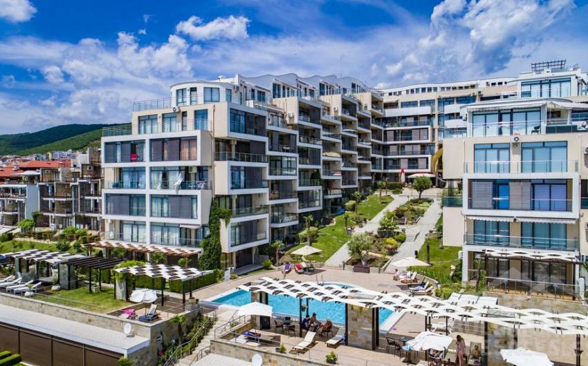 Первая линия и вид на море! Апартамент с 1 спальней в Свети Власе - Фото 23