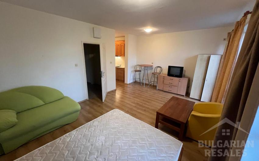 Kúpte za dostupnú cenu! Štúdio v komplexe s bazénom - Фото7