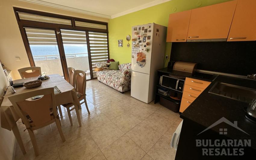 Flat with a huge terrace overlooking the sea in Sveti Vlas - Photo 4