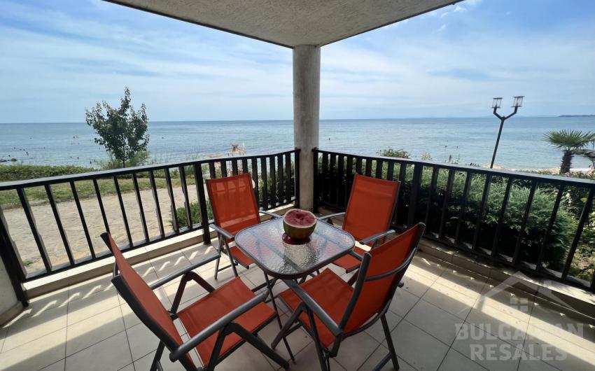 Flat right by the beach, three rooms and a big terrace! - Photo 1