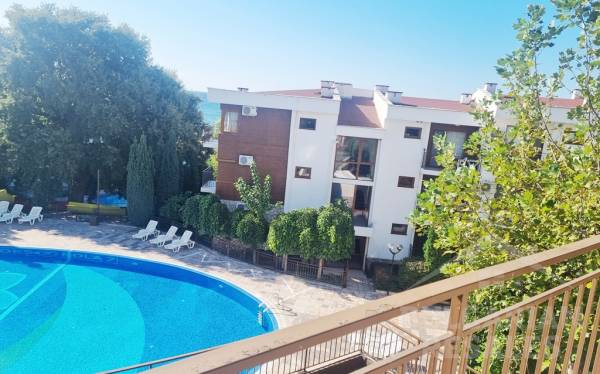 Изглед към басейна! Имот на първа линия в Елените ID: 5461 - Снимка 9